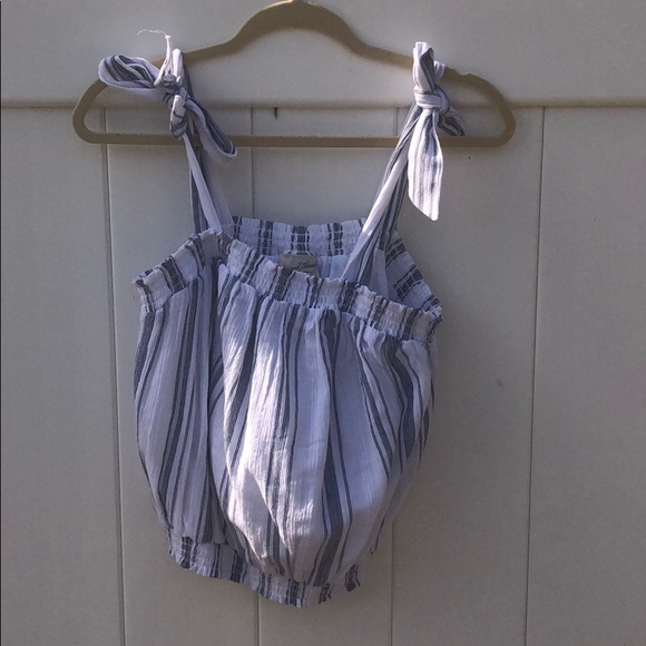 Cute top - Picture 2 of 2